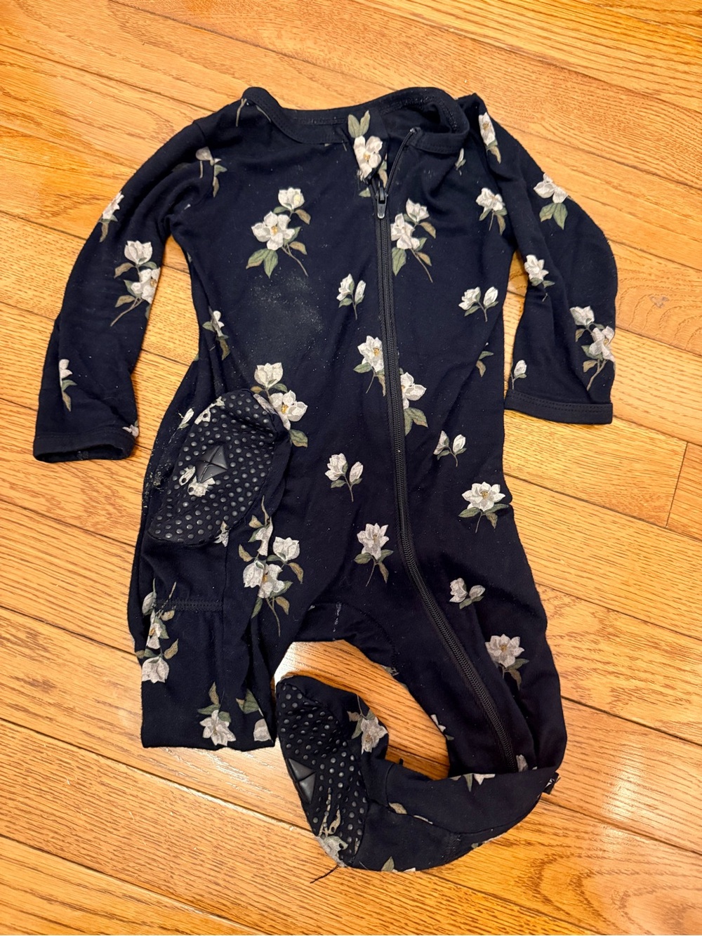 Kyte Baby Black Floral Zippy 6-12m